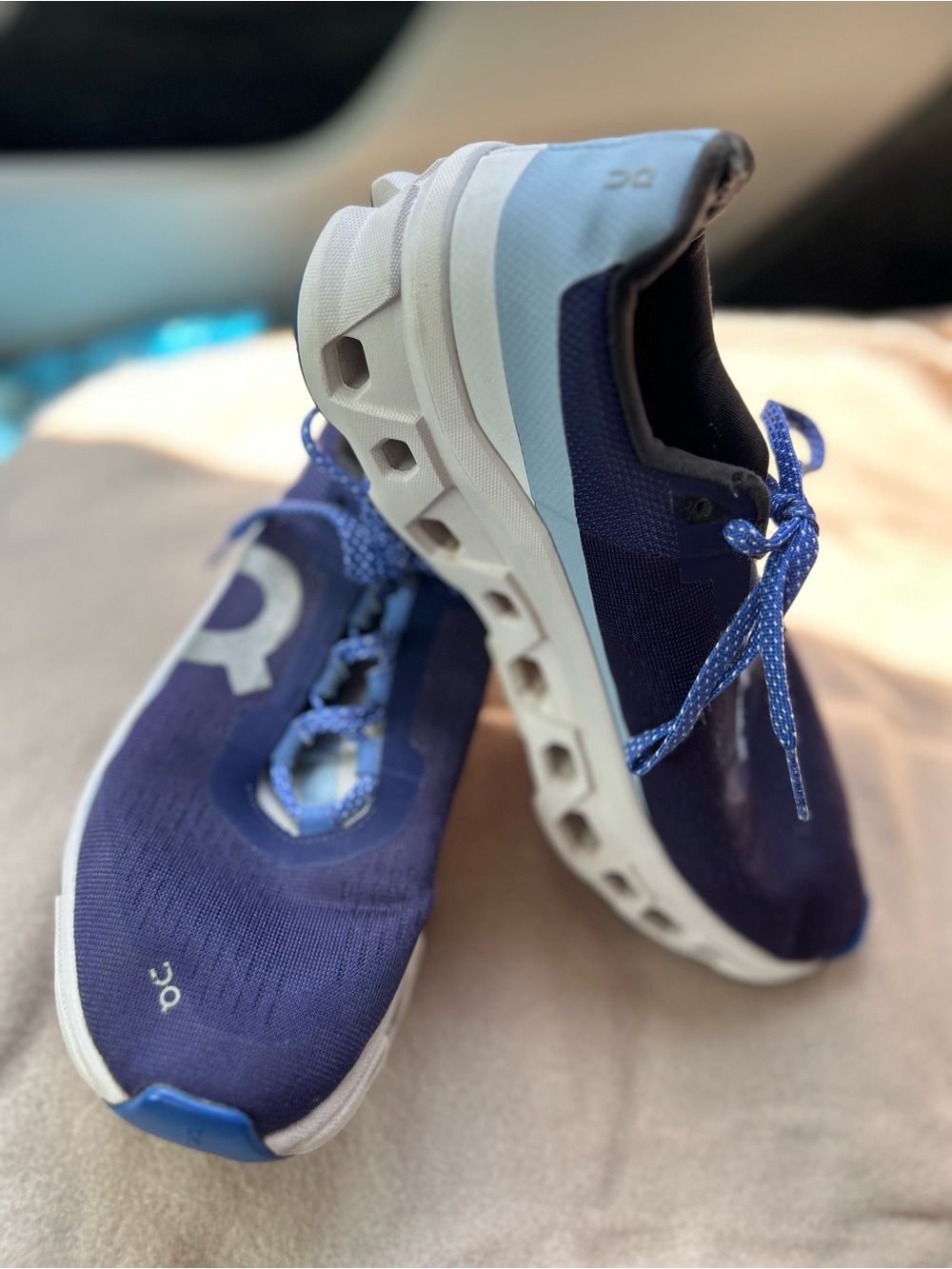 On Cloud monster womens Navy and Light Blue size 9.5 - Picture 1 of 9